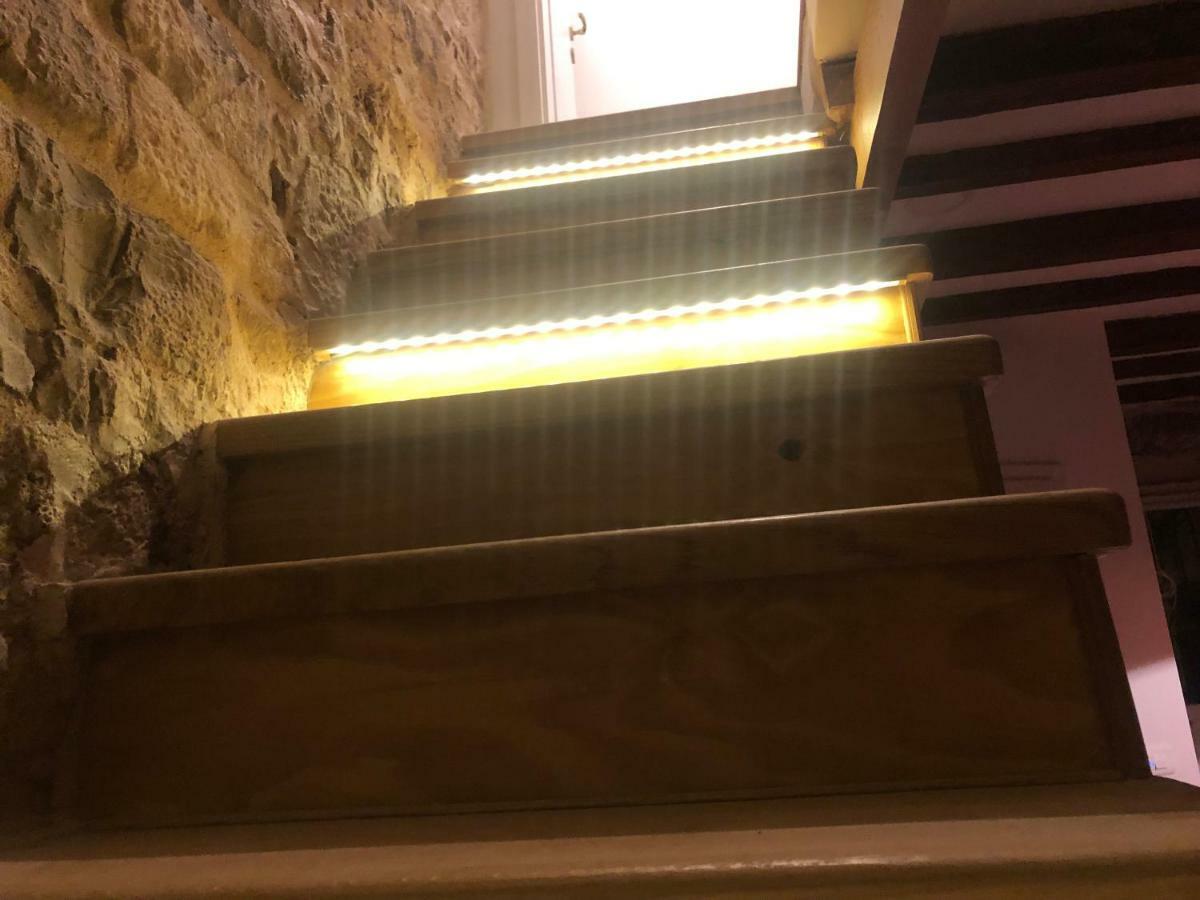 5 Minutes Walk Art Apartment Split Exterior photo