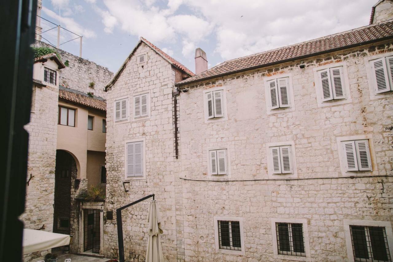 5 Minutes Walk Art Apartment Split Exterior photo